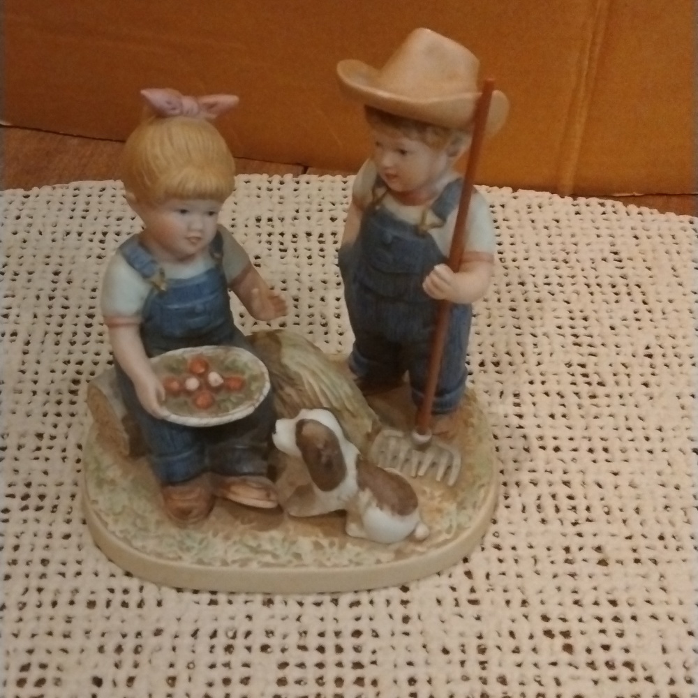 Denim days figurine, item number 1507, summer harvest, released in 1989